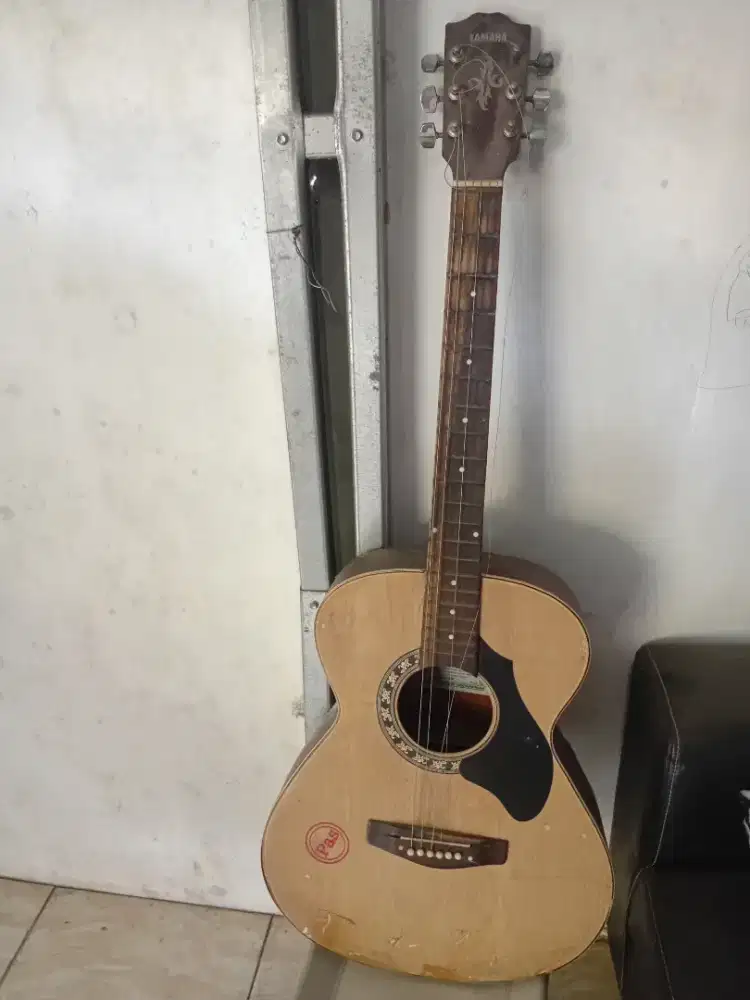 Gitar Cokelat Bekas