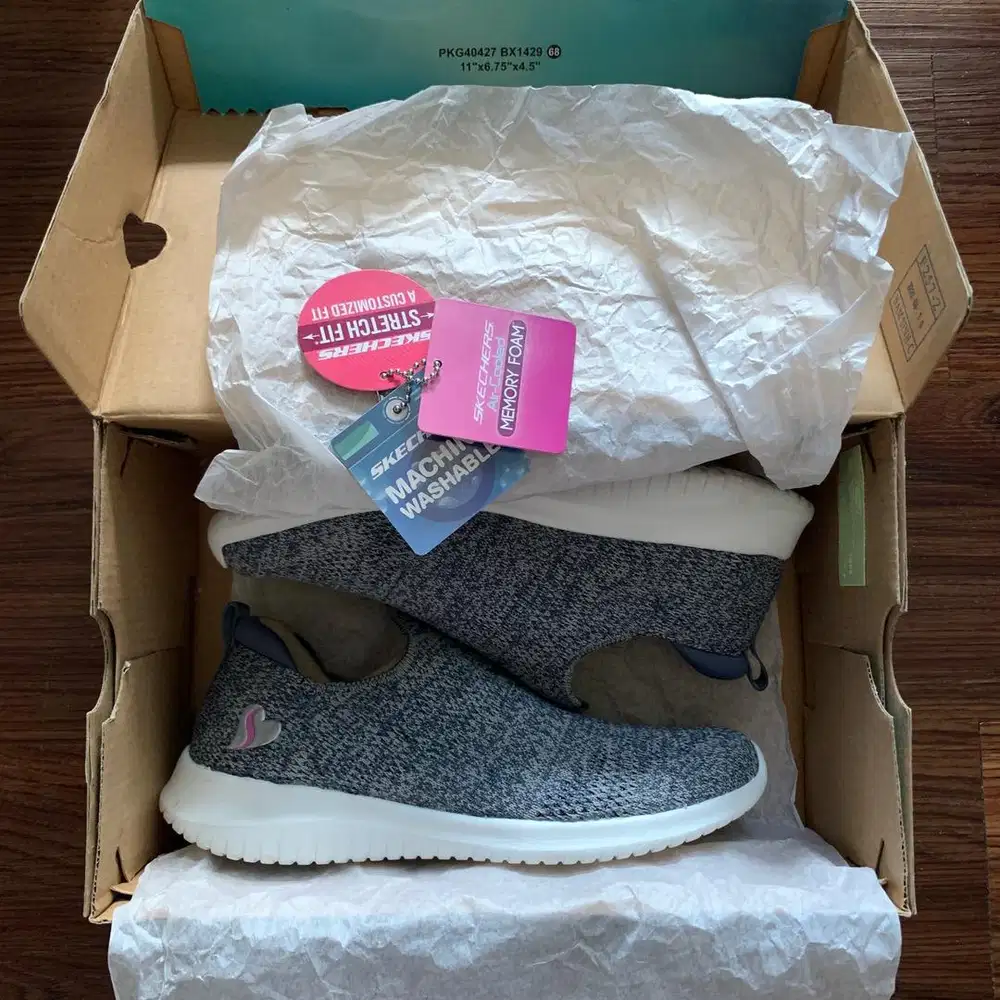 Sepatu Skechers Stretch Fit Original – Air Cooled Memory Foam