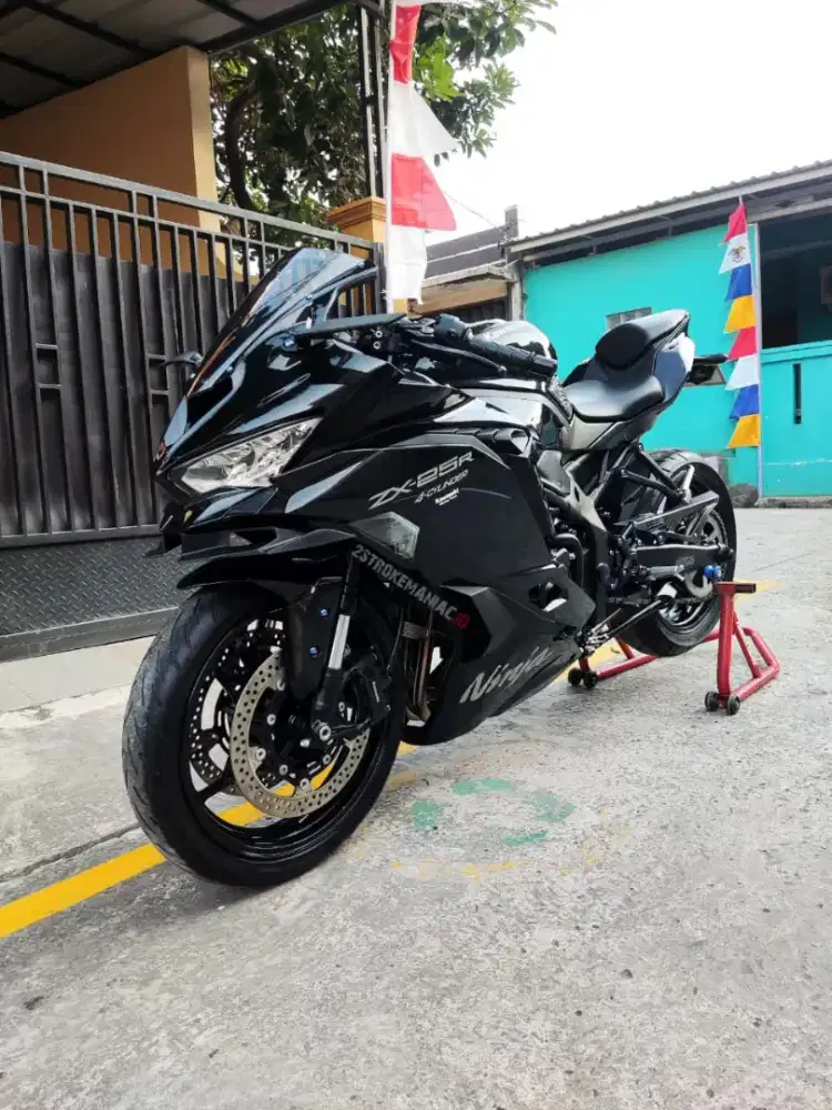 Kawasaki NEW ZX25R TFT BLACK