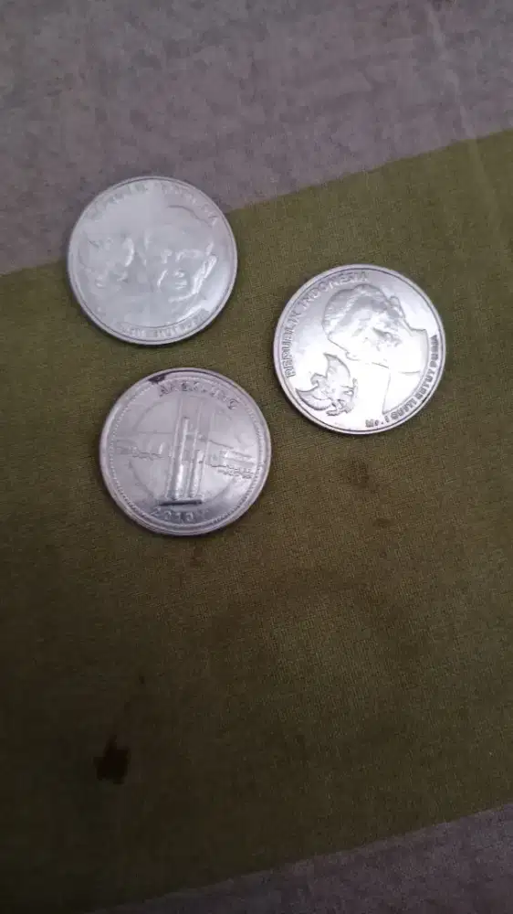 Uang koin 1000 gambar angklung and uang kertas