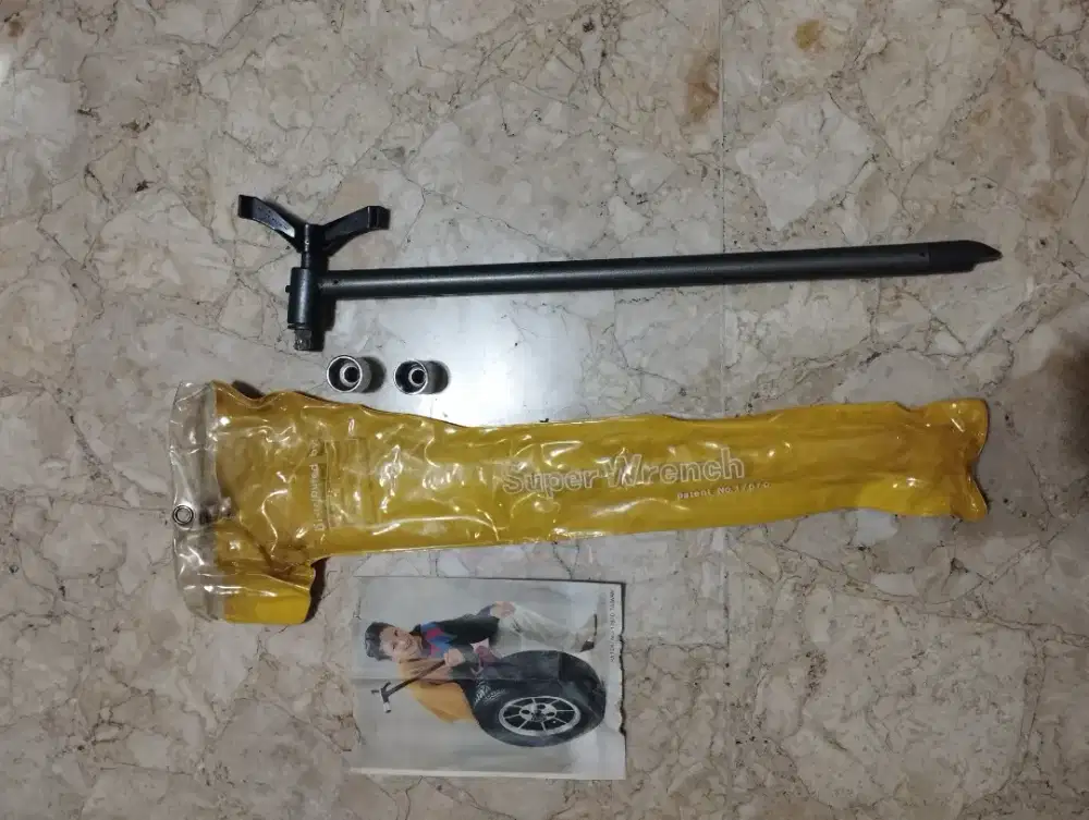 Kunci roda mata sok ukuran 19 dan 21