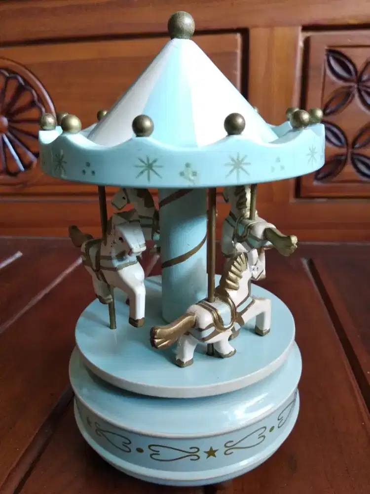 Kotak musik music  box carrousel komidi putar antik unik
