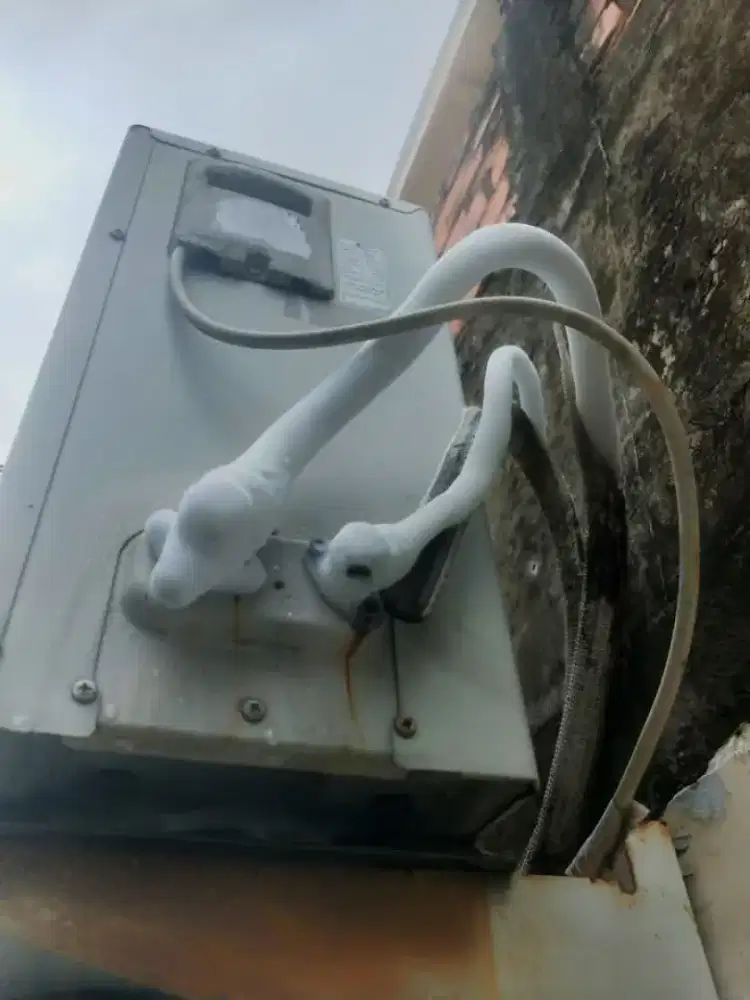 Jasa servis AC kulkas freezer showcase mesincuci dan bongkar pasang AC