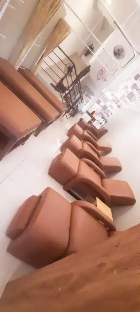 Sofa Refleksi ada 10 unit, like new, baru di pakai sebulan, masih OK