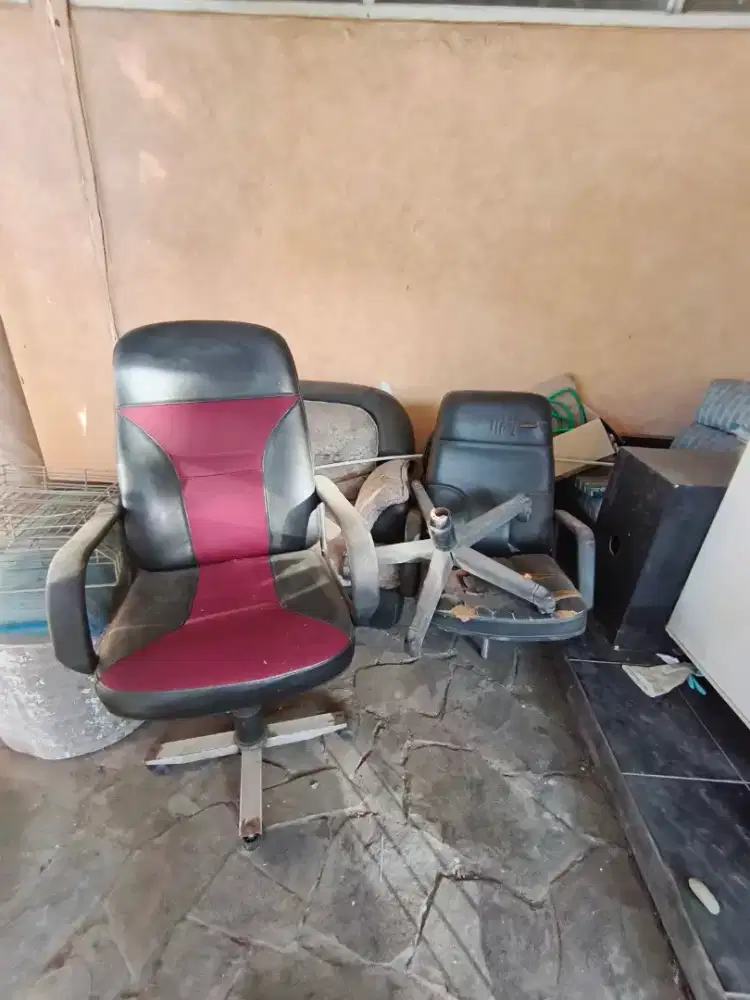 MAu jual kursi direktur udah dibenerin