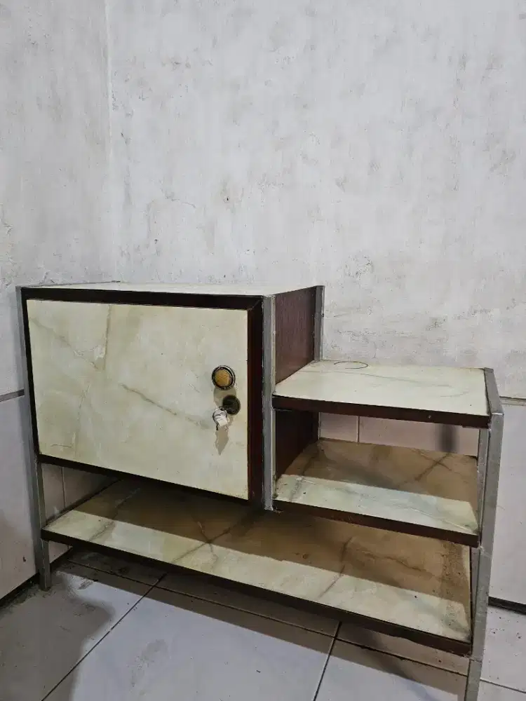 Meja lemari sudut jati