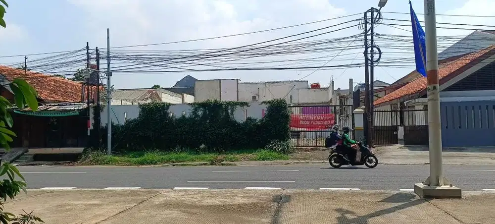 Disewakan/ dijual Tanah & Bangunan Strategis 715 M2, di Cip. Muara,