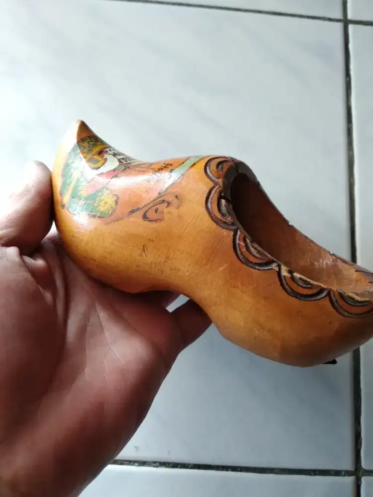 Pajangan sandal miniatur sepatu kayu belanda