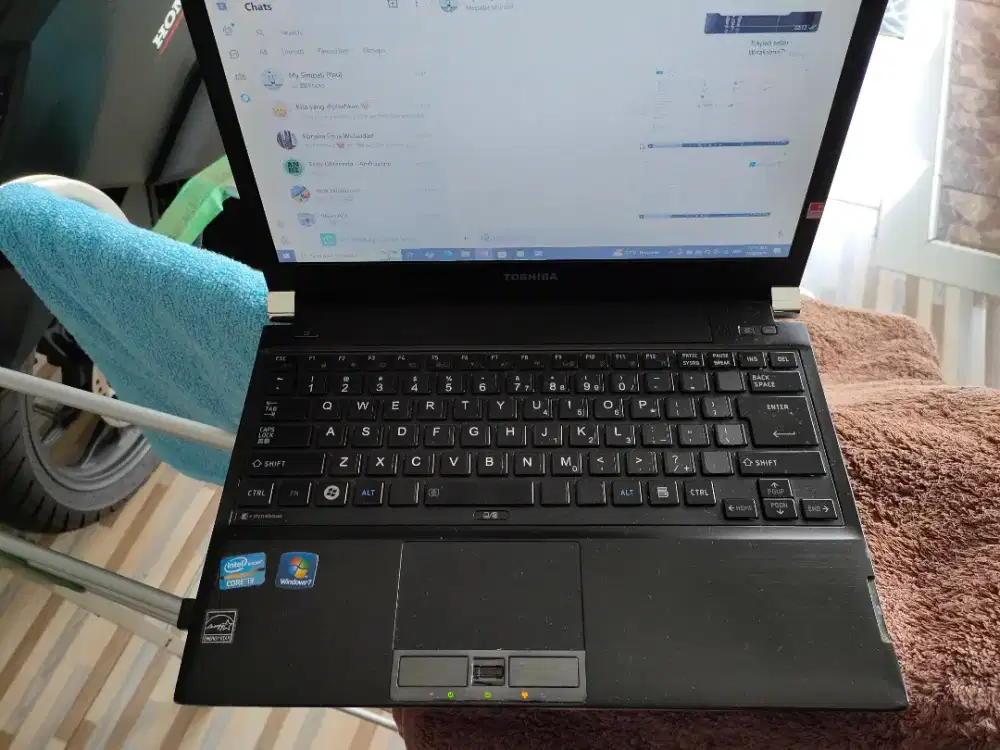 Laptop Toshiba Satellite Second Minus Ringan