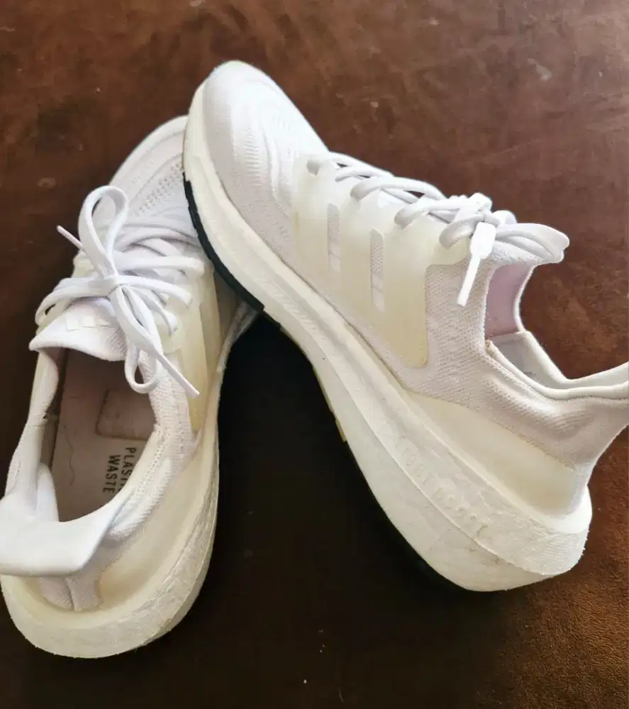 Sepatu Lari Adidas Ultraboost 22 Original - Putih