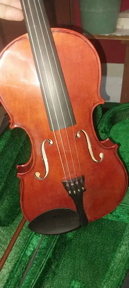 Biola secen merk Cremona