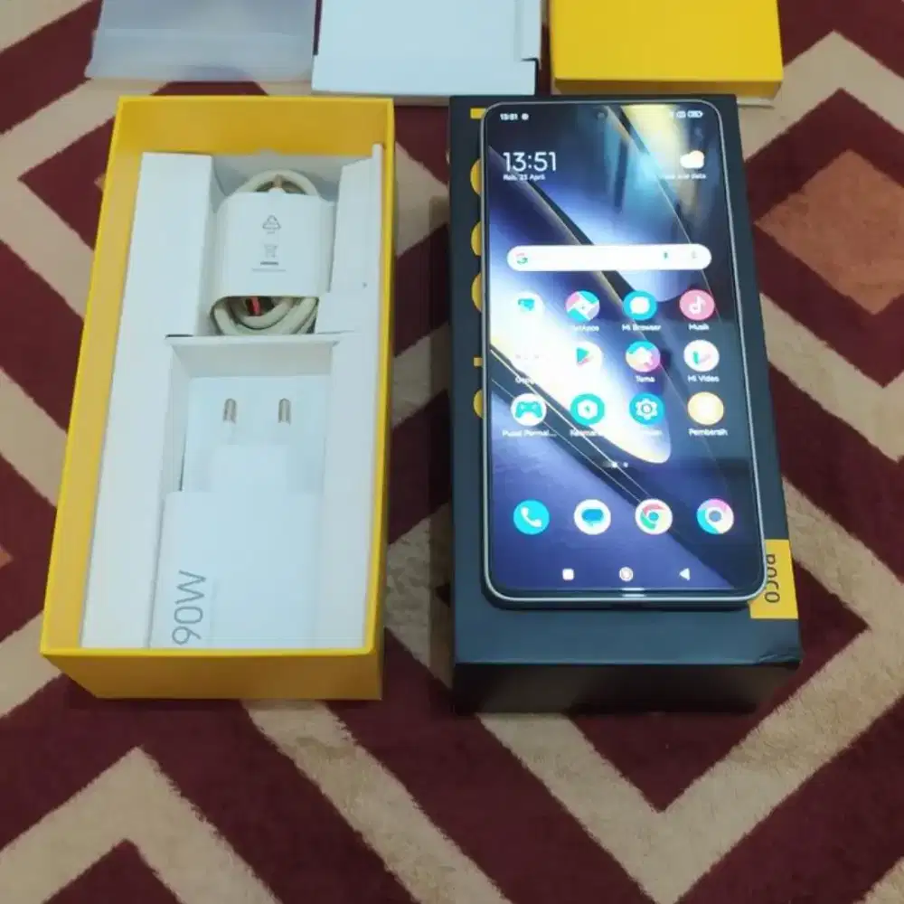 Poco f6 12/256gb