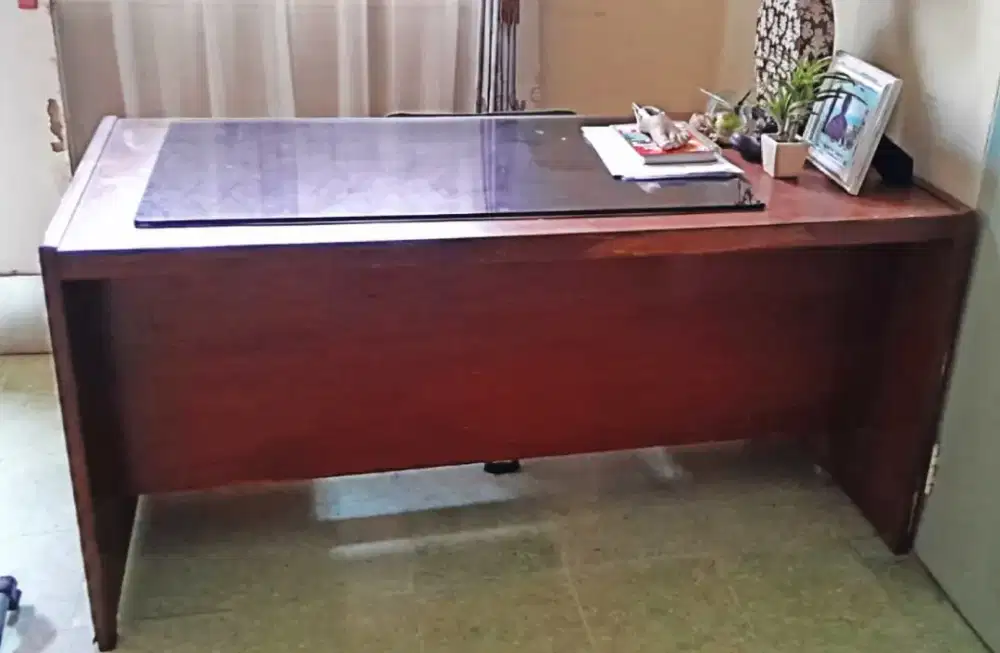 MEJA KERJA KAYU BENGKIRAI