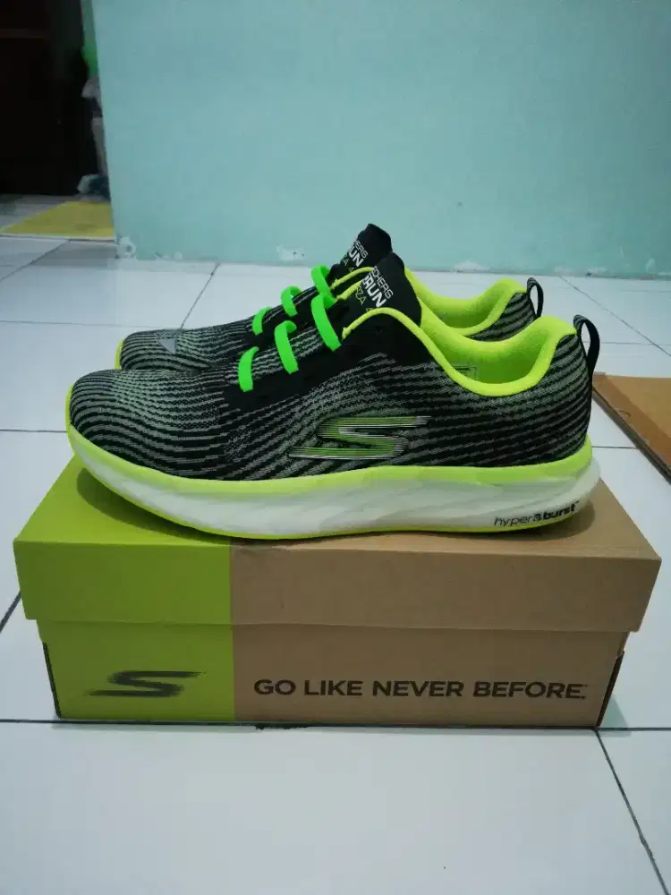 Sepatu Skechers Limited edition uk.43