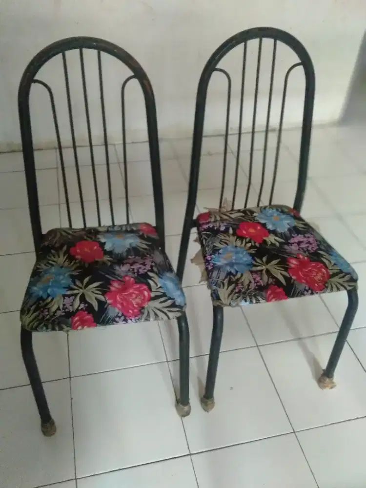 KURSI MAKAN 2 Bh, dr besi dan busa