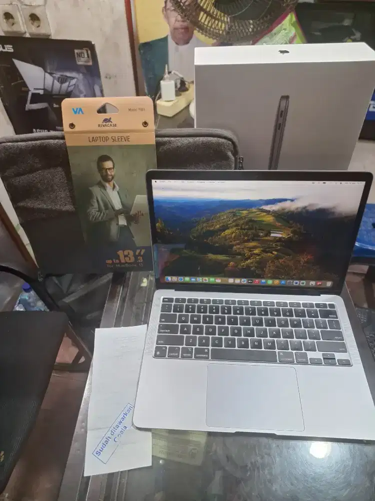 Macbook Air M1 Retina Grey Ram 8GB ssd 256Gb cc masih rendah