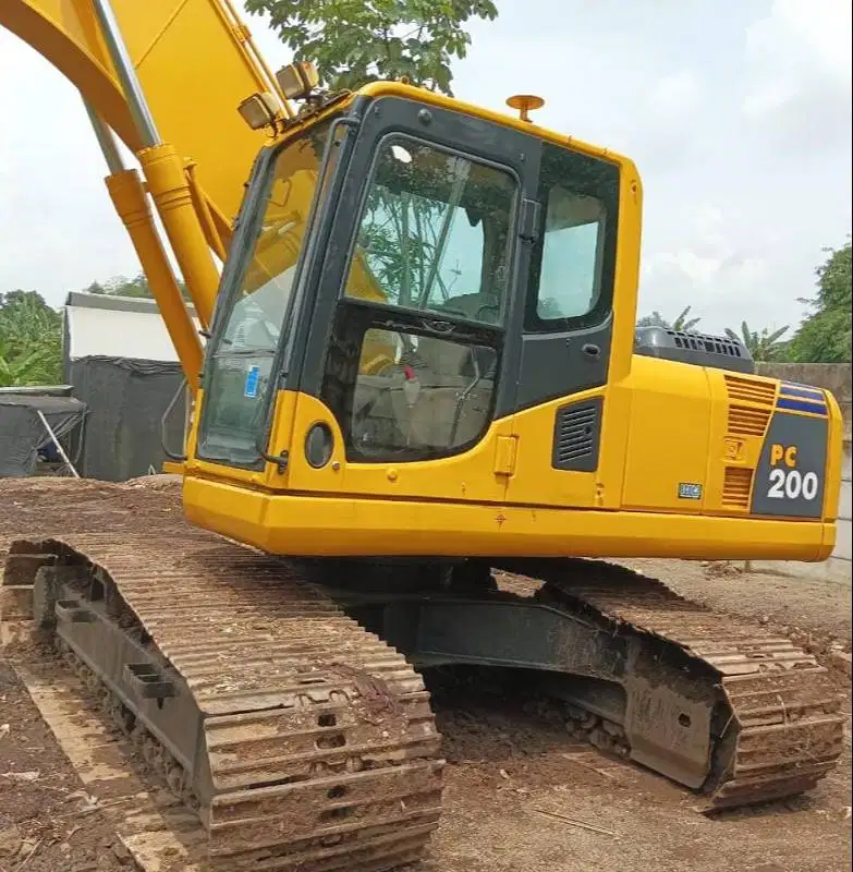 Dijual Excavator Komatsu PC200-8 ahun 2010