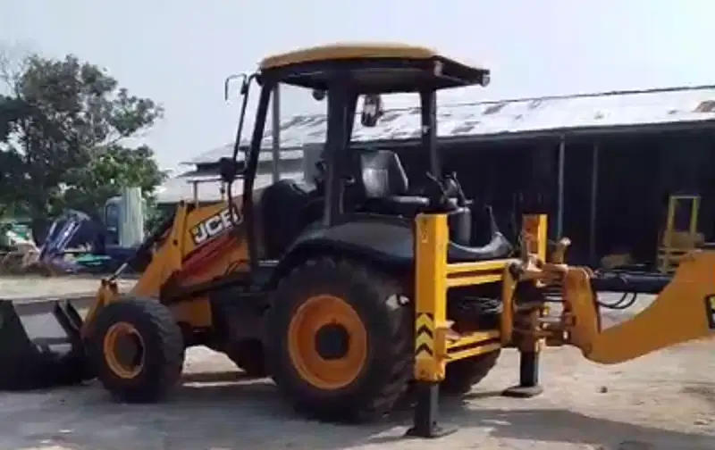 Dijual Backhoe Loader Case JCB 3CX Tahun 2012