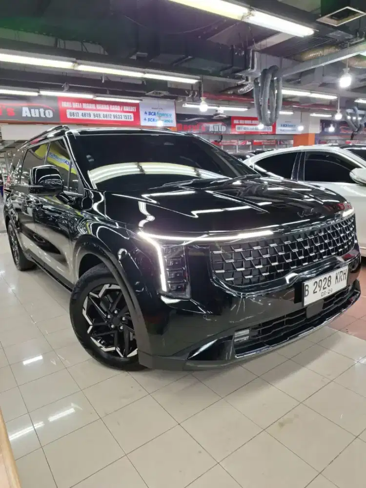 KM 5 rb Carnival premiere 11 seats 2024 seperti baru!