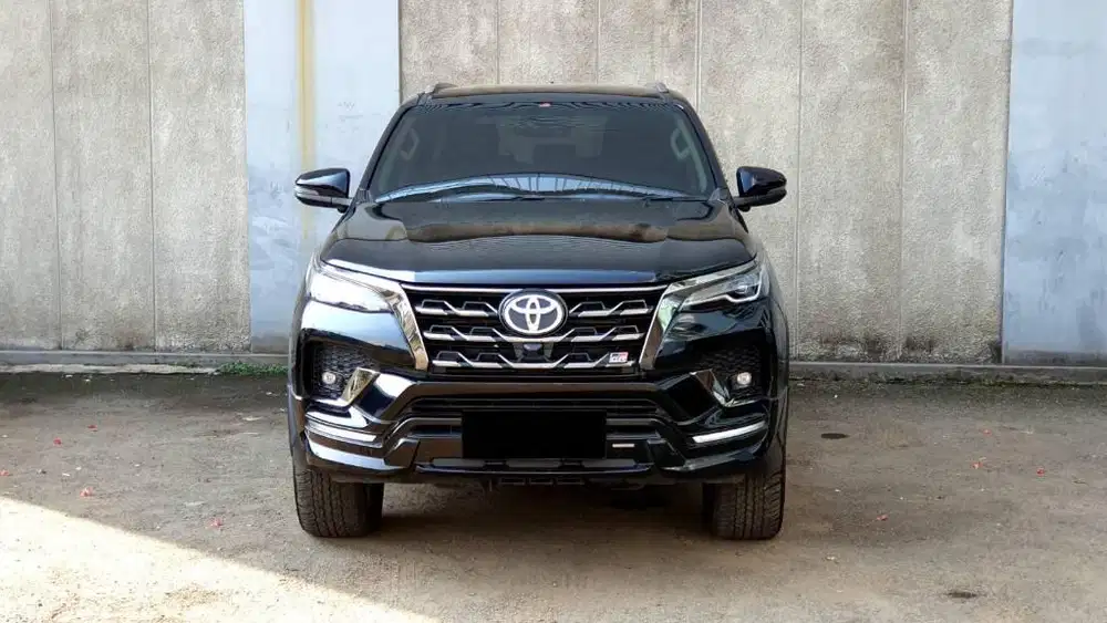 Toyota Fortuner VRZ GR Sport Kicksensor 2.8 AT Hitam 2024 km.21rb