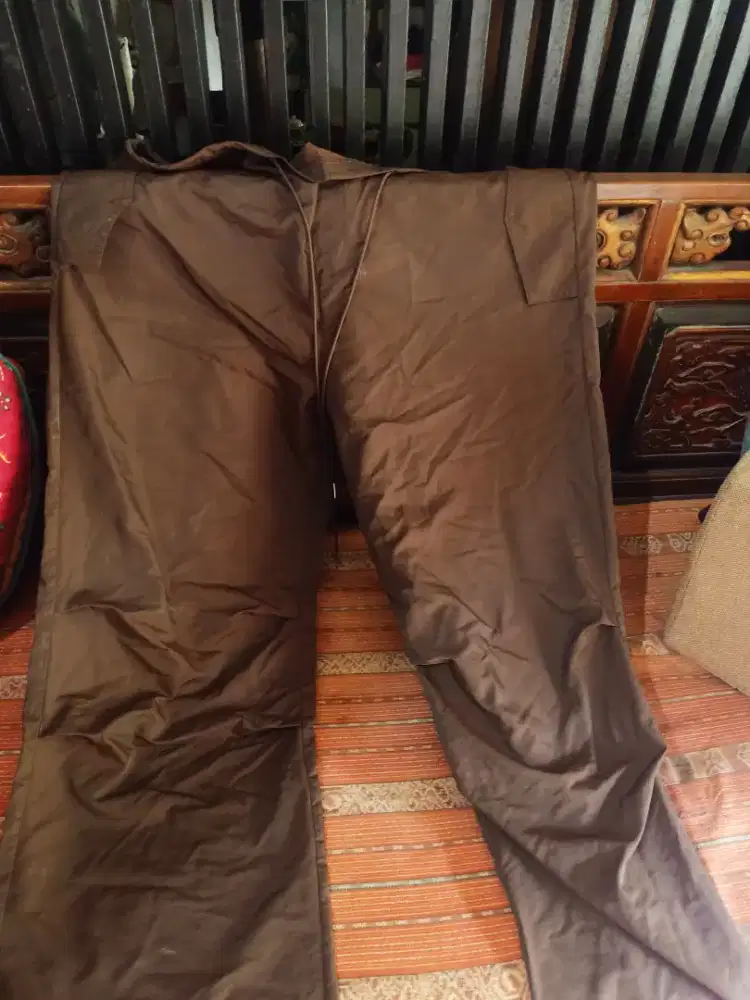 Celana panjang bahan parasit