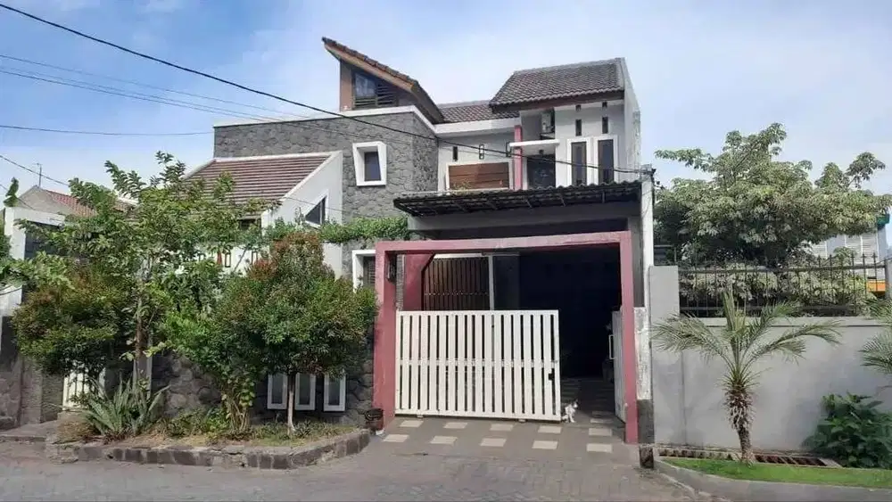 Dijual Rumah Lingkungan Tenang dan Asri Gayungsari Barat 2 Lantai