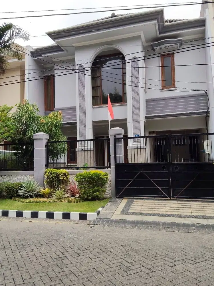Dijual Rumah Cantik Babatan Pratama Wiyung 2 Lantai Siap Huni