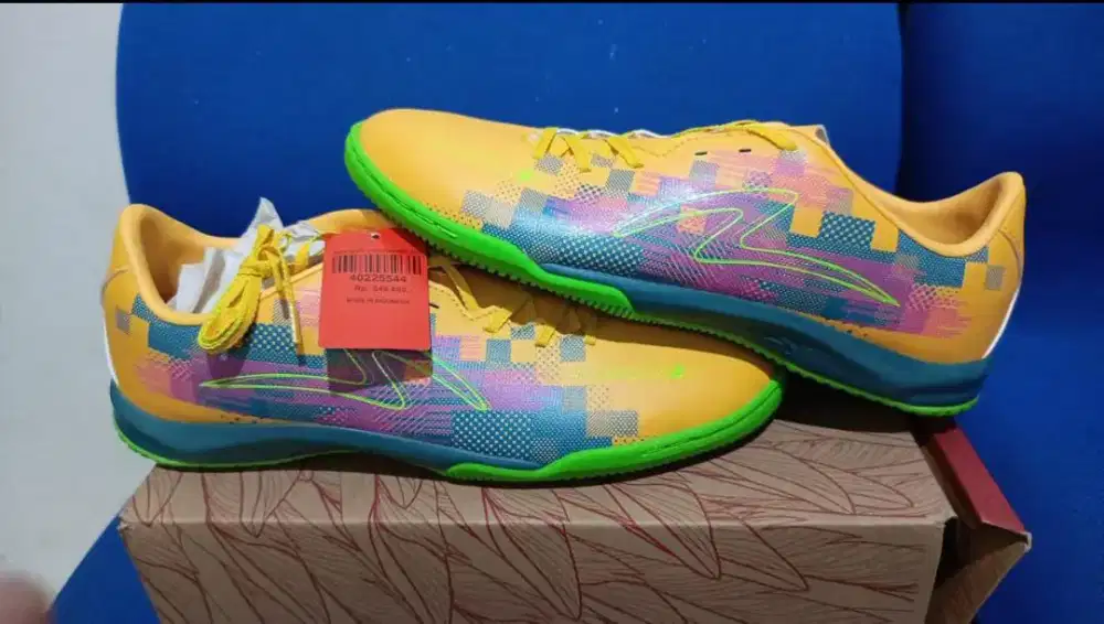 Sepatu futsal specs
