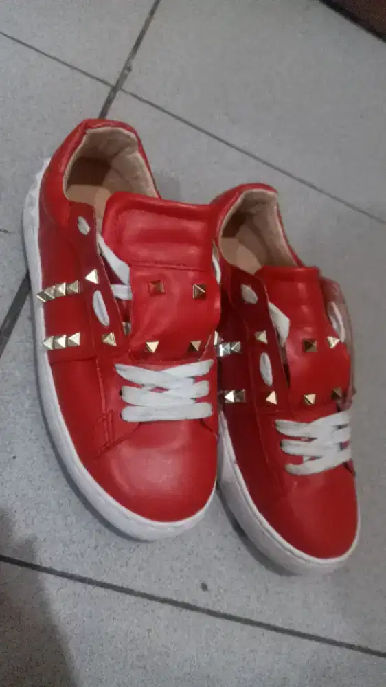Sepatu valentino