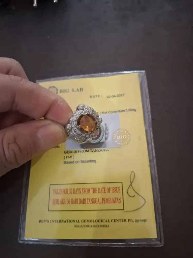 Murrah cincin yellow safir 2crat lebih asli bersertifikat