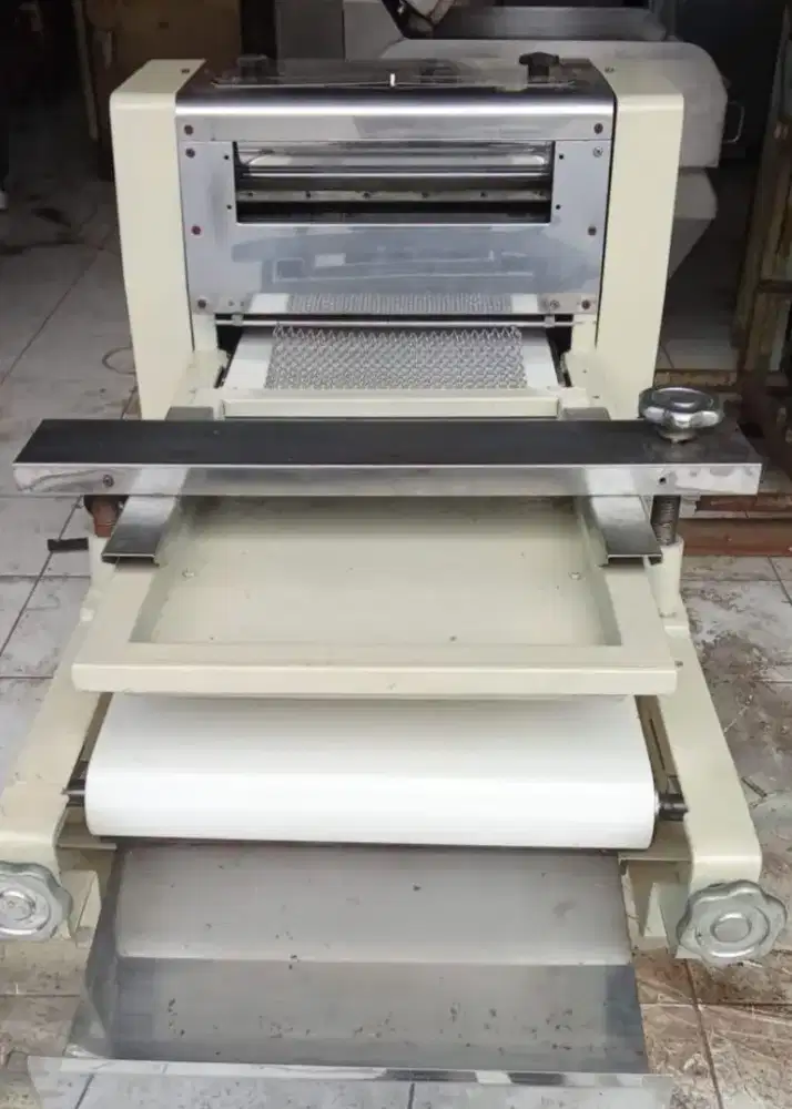 LONG DOUGH MOULDER Made In Taiwan