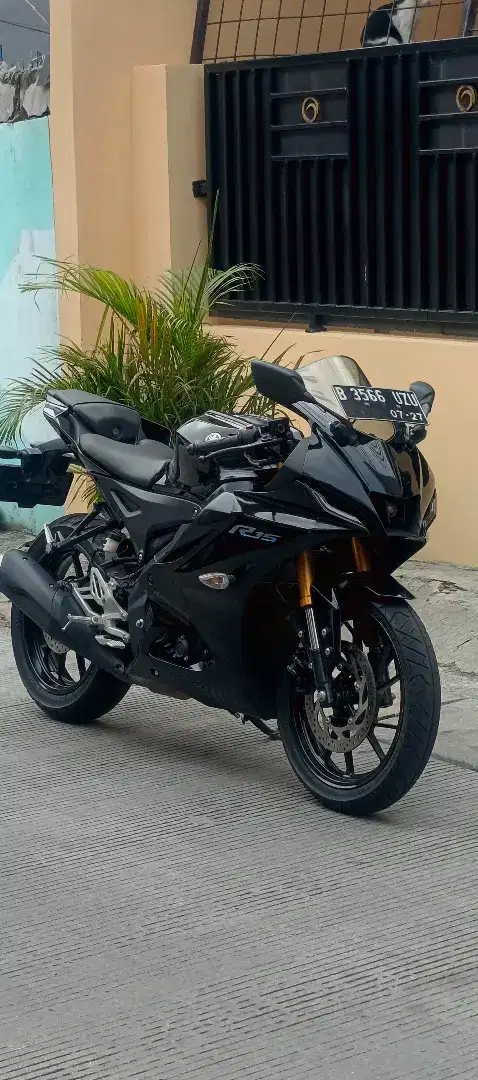 R15 V4 2022 good condition