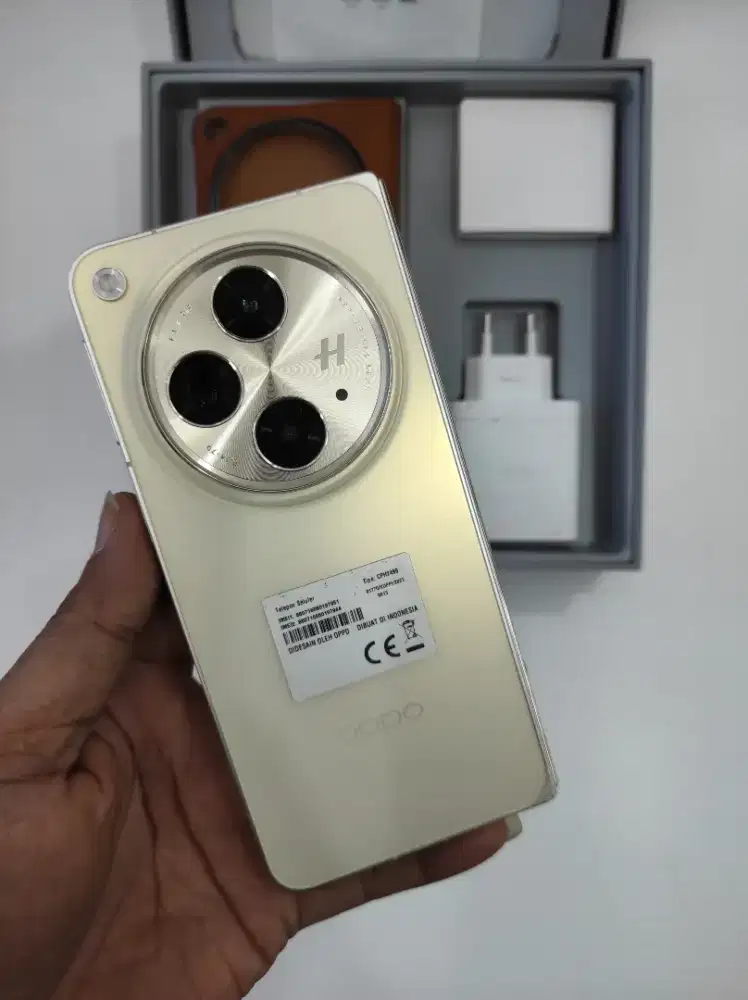 Oppo Find N3 fold
Garansi Resmi 
Ram 16/512
Mulus 97%
Fulset original