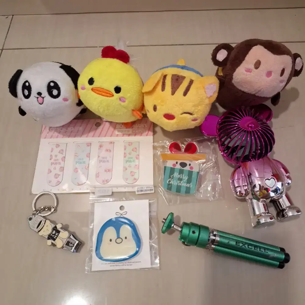 Mix Toys Tripod Nail Clipper Popsocket Plush Doll Magnetic bookmark