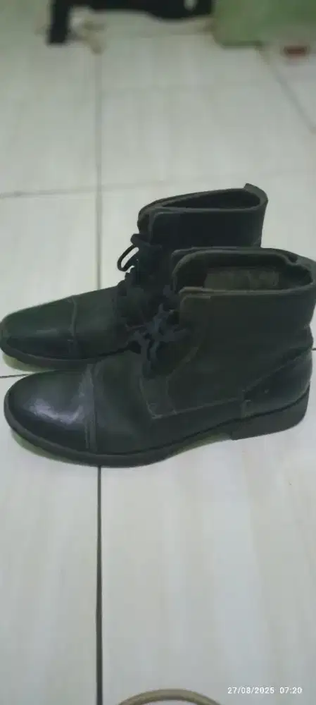 Sepatu democrata boots