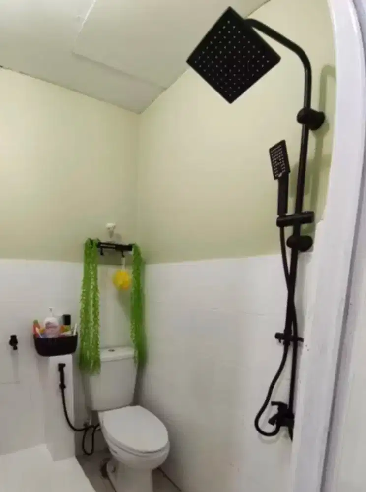 Shower tiang kamar mandi