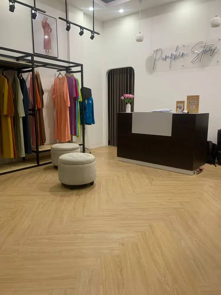 Lantai Kayu Vinyl dan SPC Anti Air dan rayap