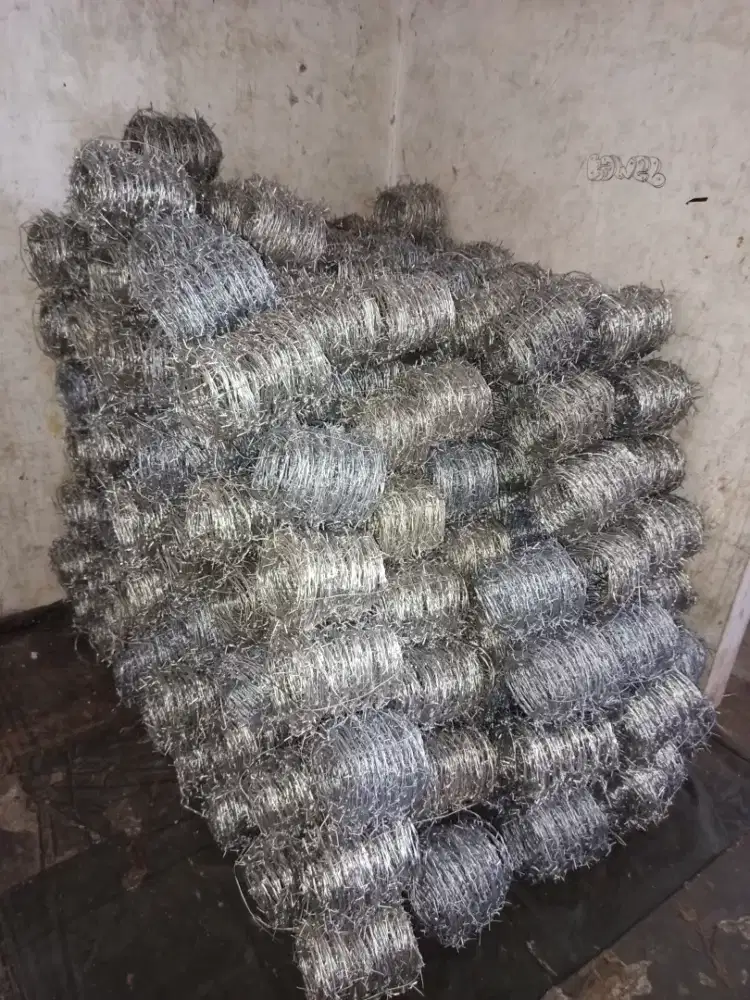 Kawat duri dengan panjang 25mtr