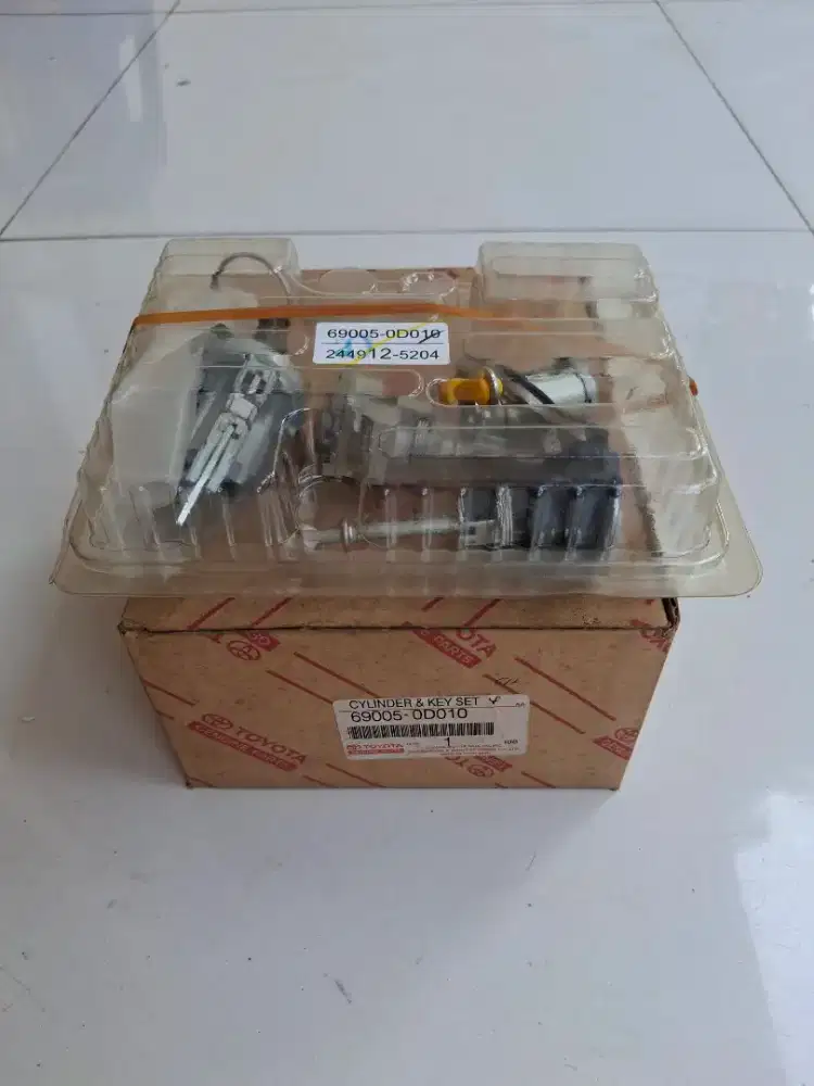Kunci Set Cylinder Key Set Toyota Vios/Soluna Nomor Part: 69005-0D010