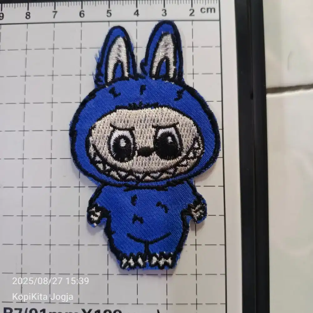 Emblem patch bordir labubu biru