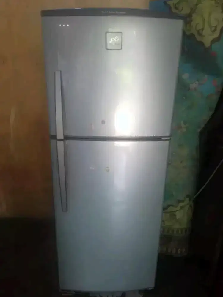 Perbaikan dan jual beli kulkas