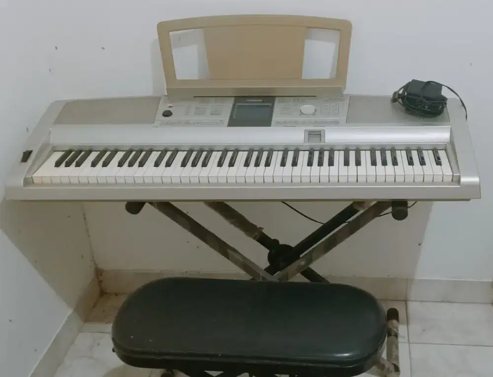 Keyboard yamaha DGX-305