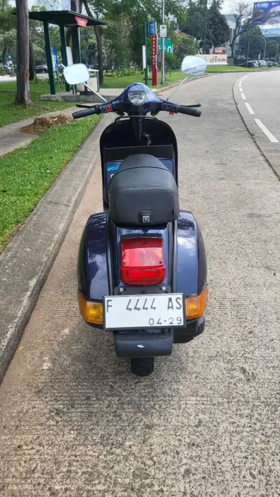 Vespa Exclusive 2 1995 apa adanya
Blue metalic