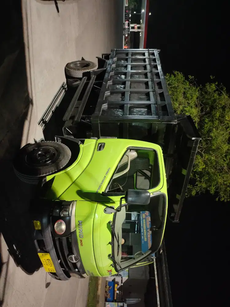 Dump truk X-Power,