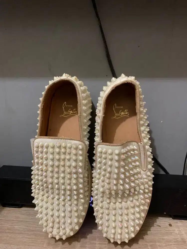 CHRISTIAN LOUBOUTINS ROLLER BOAT FLAT SPIKE SHOES