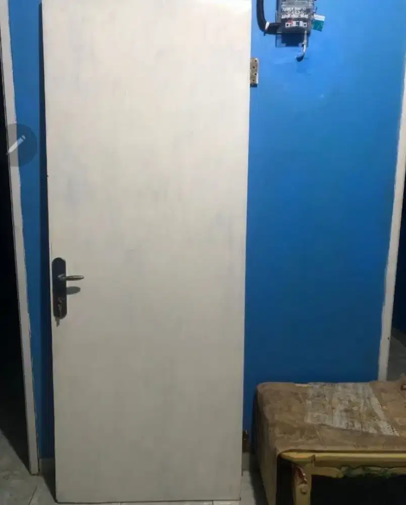 Pintu kayu jati
