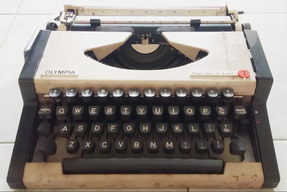 Mesin Ketik Portable Olympia made in Yugoslavia