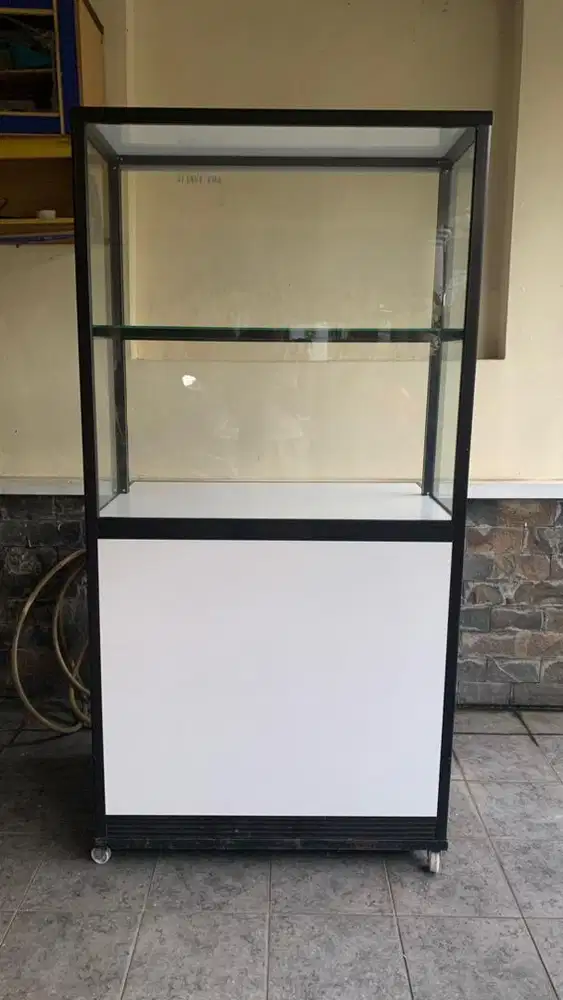 ETALASE UNTUK JUAL MAKANAN ATAU JUS