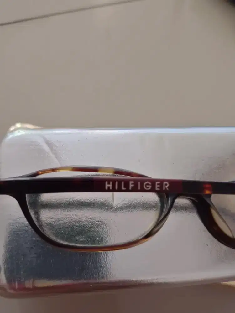 Kacamata Tommy Hilfiger