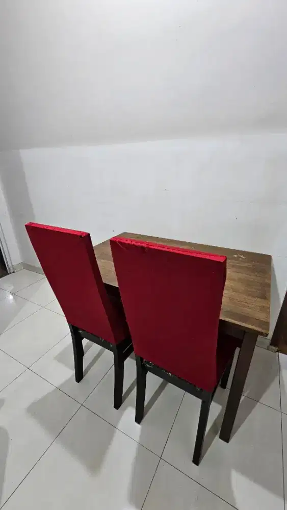 Preloved meja kayu dan 2 bangku + sarung